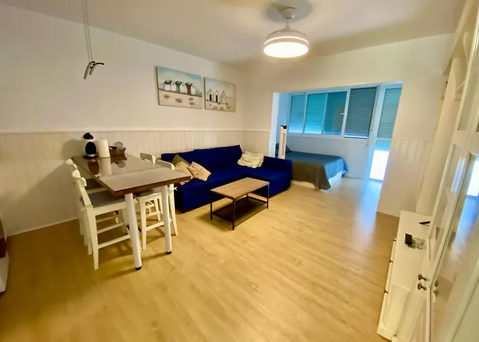 Loft Playa Torviscas,garaje Gratis , Recien Reformado דירה